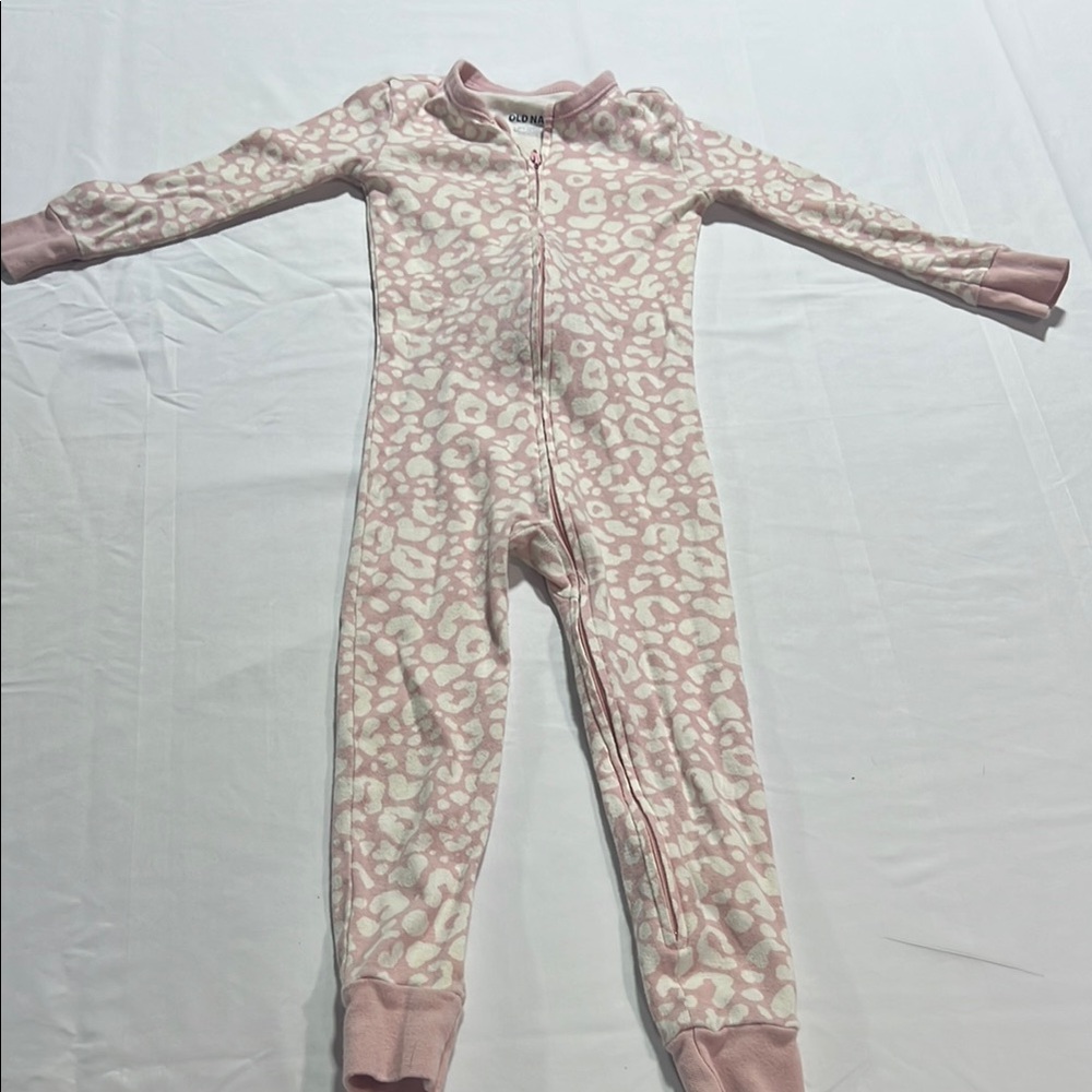 Old navy 3t zip Jammie’s animal print
